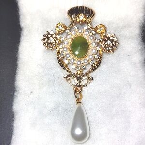 Brooch With Pearls and Jade Stone